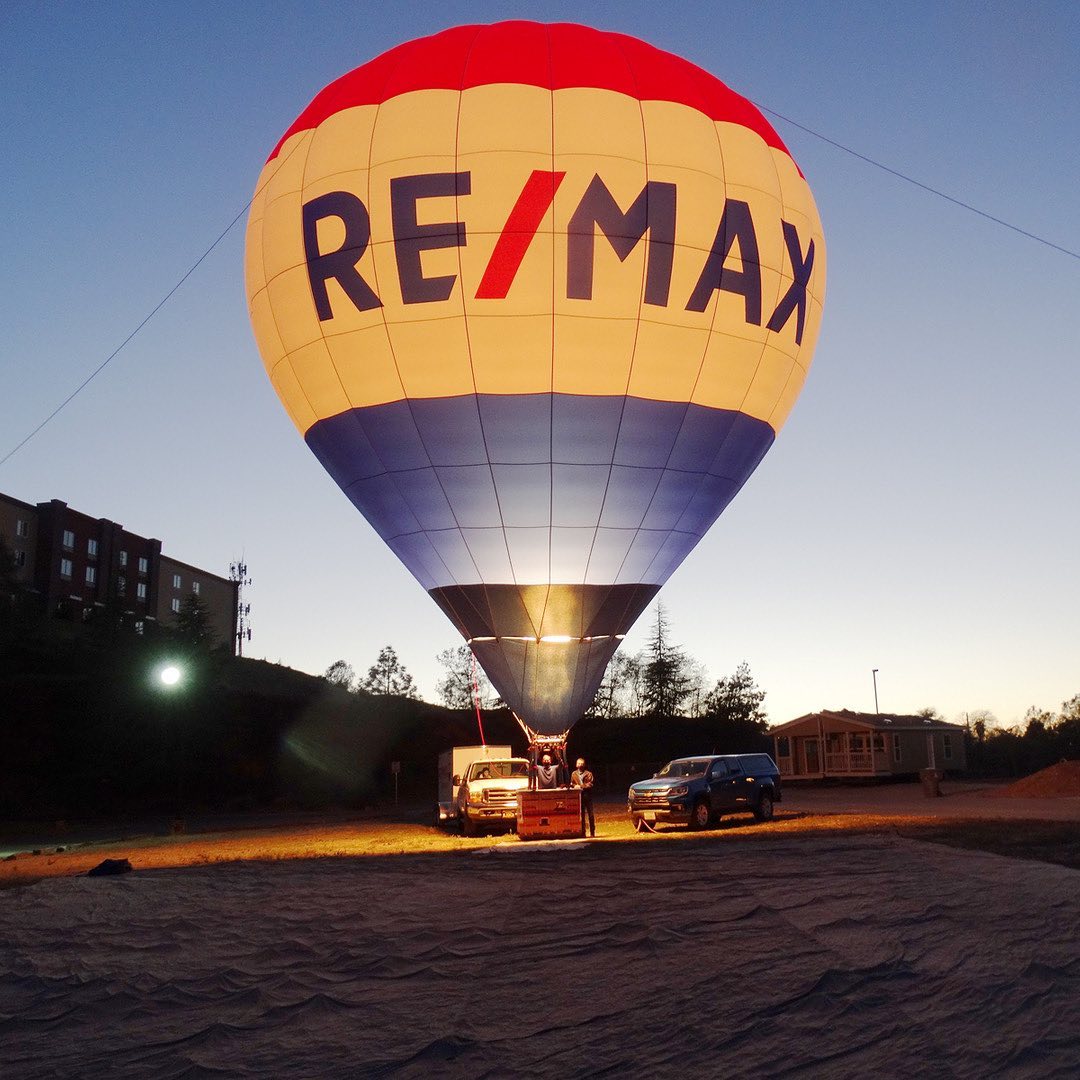 RE/MAX static glow tether - © Cheers Over California, Inc